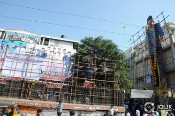 Yevadu Hungama at Sandhya Theatre